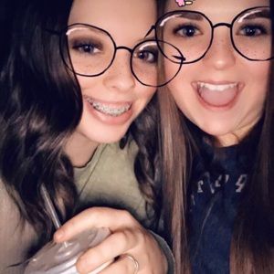 Meet your Posher, Stachia